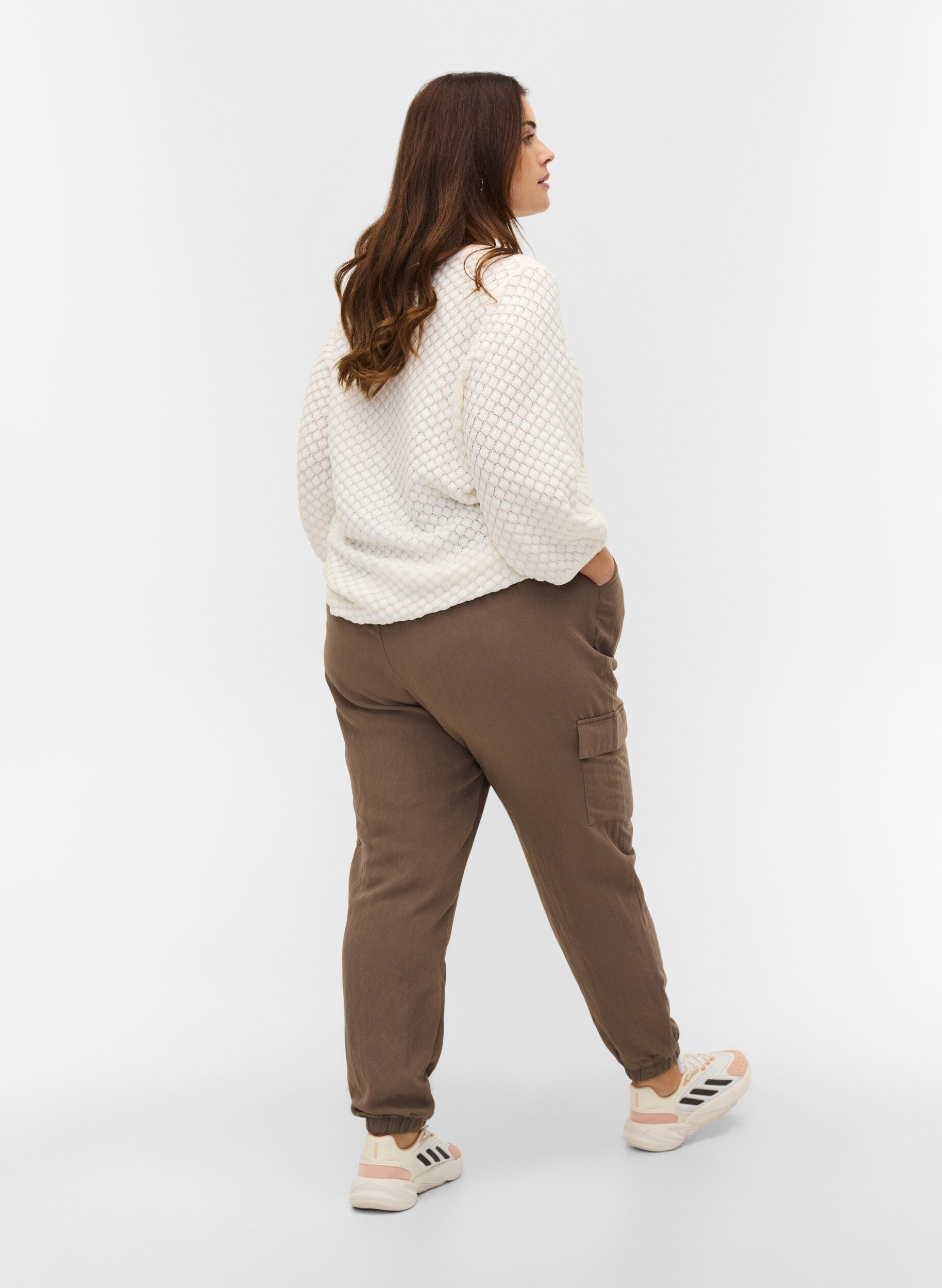 Zizzi Pantalon ample en viscose avec de grandes poches, Falcon, Model image number 1