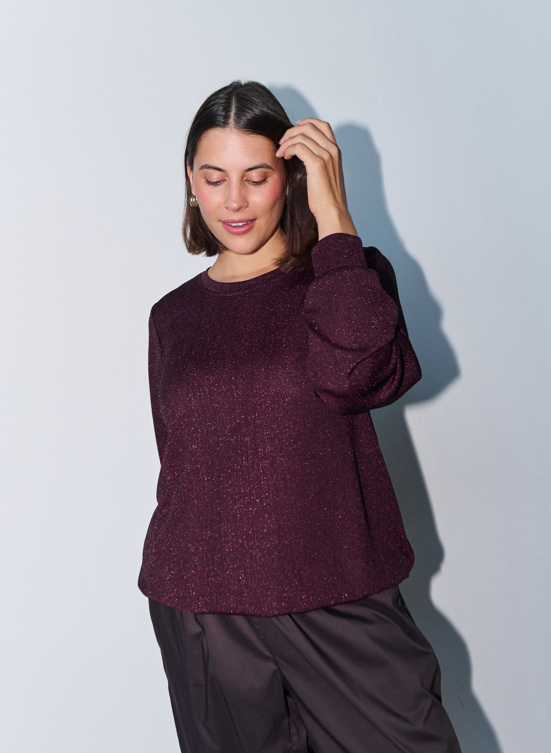 ZizziBlouse avec texture verticale et fils scintillants, Bordeaux, Model image number 0