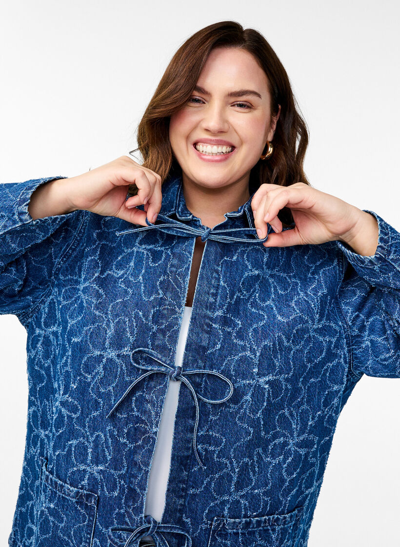 Veste en jean avec nœud de fermeture et poches, Blue Denim Destroy, Model image number 2