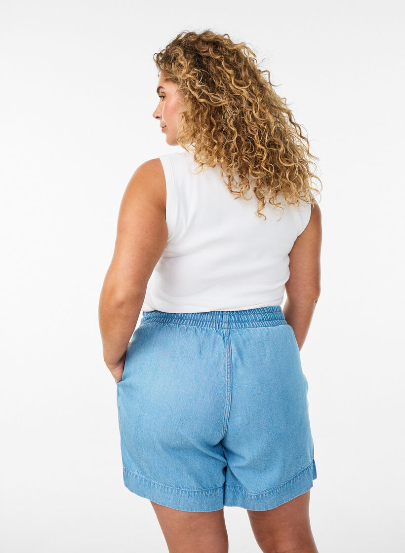 Short aspect denim avec taille &eacute;lastiqu&eacute;e et cordon de serrage, Bleu Clair, Model image number 2