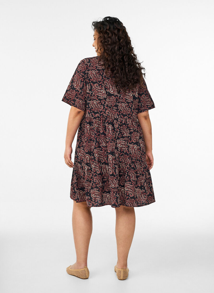 Robe &agrave; manches courtes coupe trap&egrave;ze avec d&eacute;coupes, Noir, Model image number 2