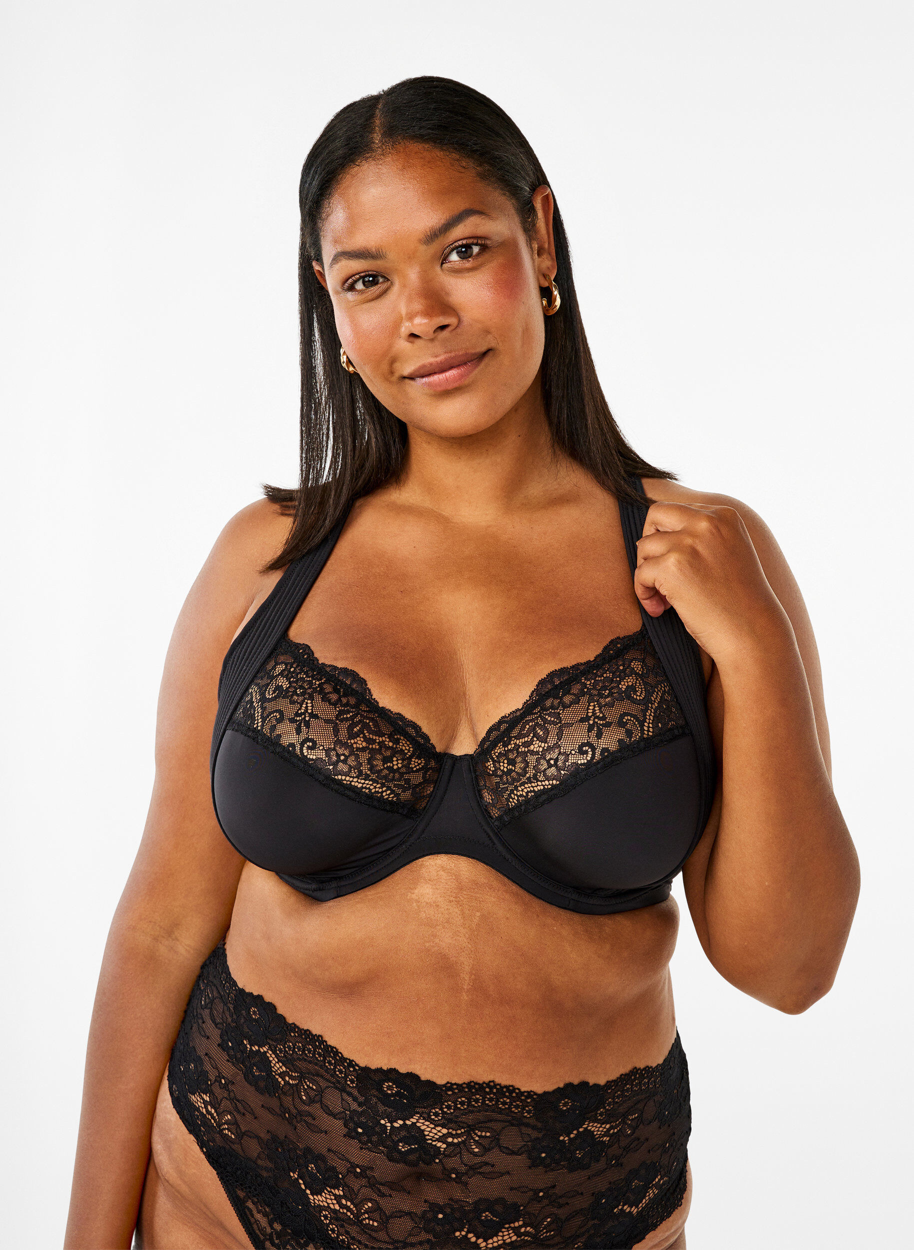 Zizzi Soutien-gorge int&eacute;gral avec bretelles rembourr&eacute;es, Noir, Model image number 0