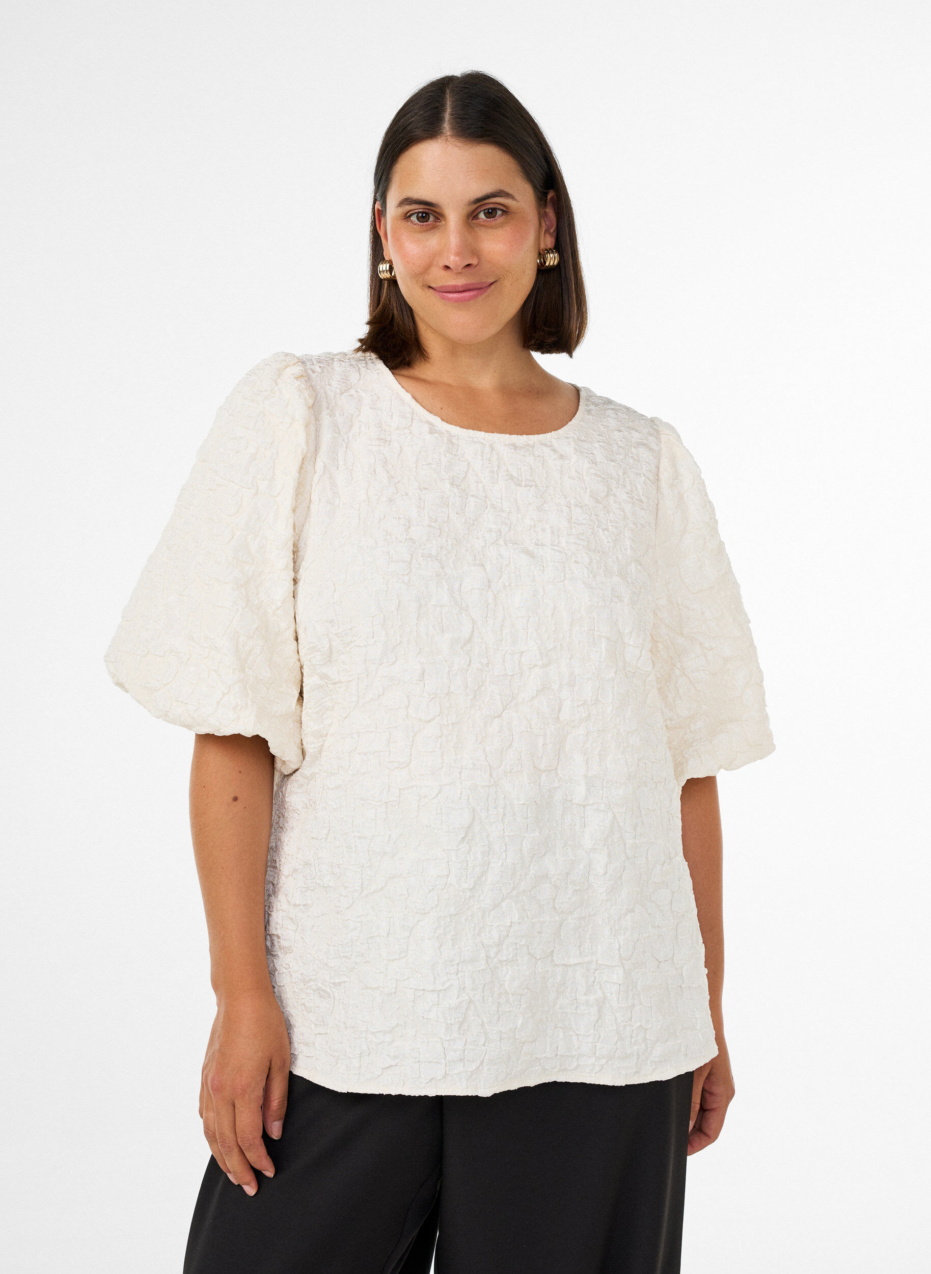 Blouse en jacquard avec des manches bouffantes et une coupe &eacute;vas&eacute;e, Vanille, Model